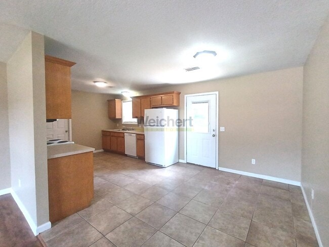 Photo - 3Bed/2Bath w/ fenced backyard