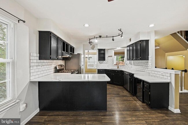 Building Photo - 43515 Blacksmith Square Rental