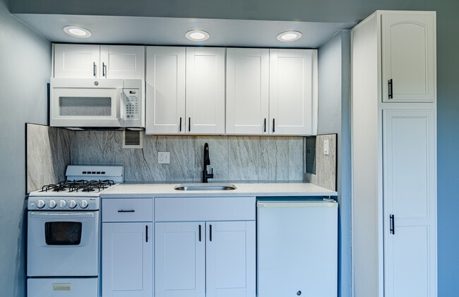 Photo - 1931 N Cleveland St Unit 408