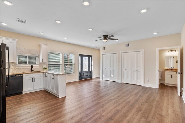 Photo - 1206 S Victory Dr