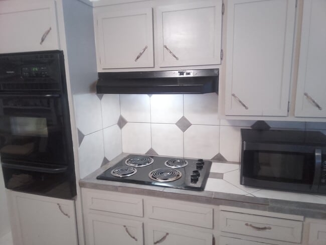 Photo - 10208 E 7th St