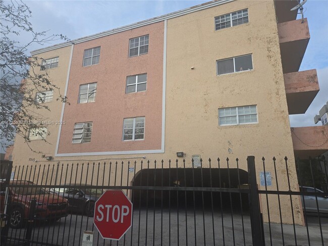 Photo - 1055 W 77th St Unidad 411/Room Rental