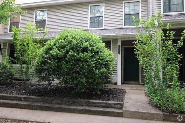 Building Photo - 500 Fairway Cir Unit F Rental
