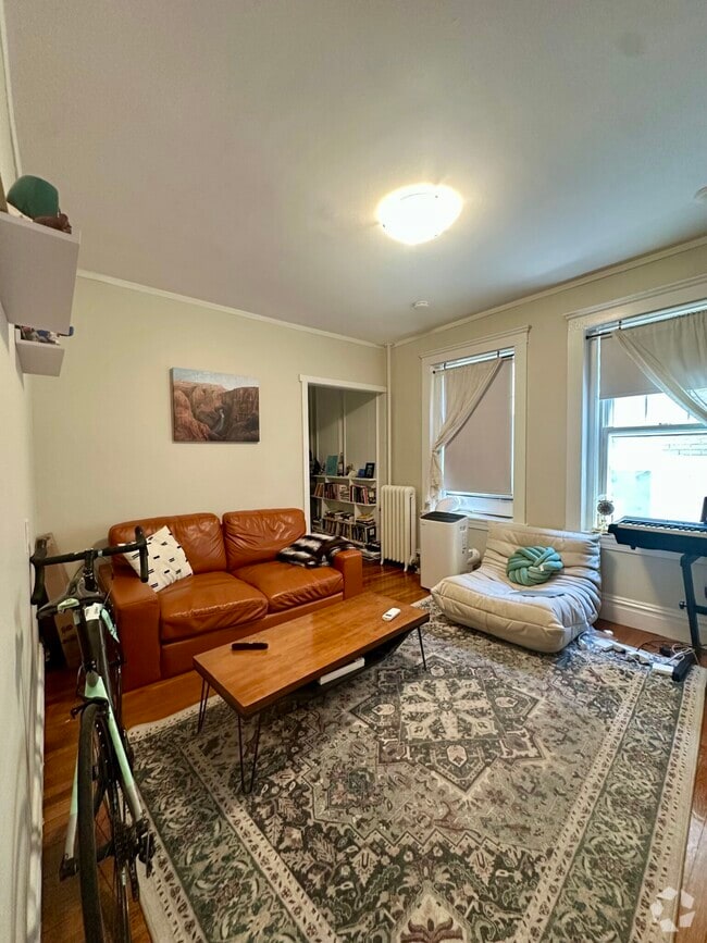 Building Photo - 61 Strathmore Rd Rental