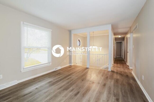 Photo - 3 Bedroom Pet-Friendly Home in Parkville, MO with Main Street Renewal