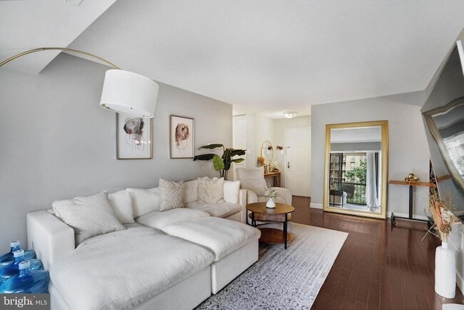 Building Photo - 4500 S Four Mile Run Dr Unit 407