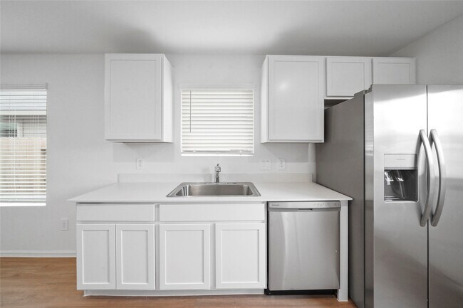 Photo - 1440 Las Cuevas Dr