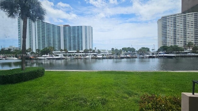 Photo - 220 Kings Point Dr Unidad 105
