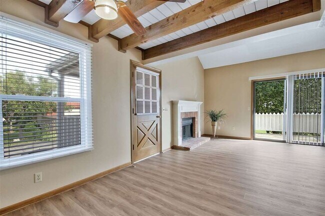 Photo - Adorable Colonial Oaks Condo in perfect co...