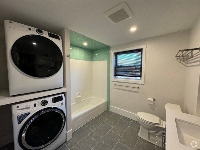 Building Photo - 289 Walnut St Unit 2 Rental