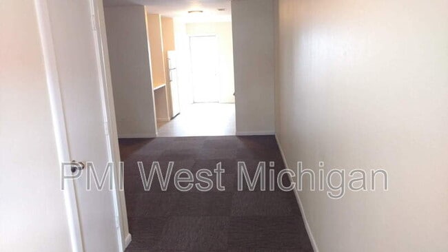 Photo - 14532 State St Unidad 3