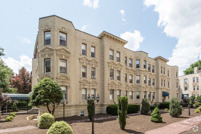 Building Photo - Reservoir Court Rental