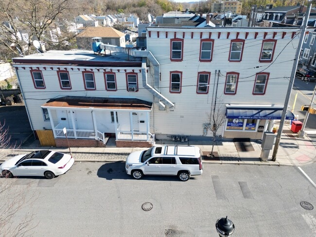 Photo - 559 S Main St