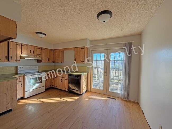 Photo - Spacious 2 Bedroom Duplex with Huge Parklike Backyard!