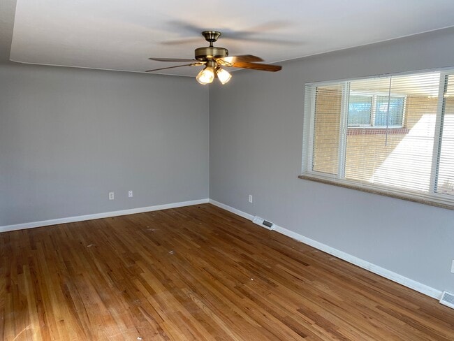 Photo - 2005 Kendall St