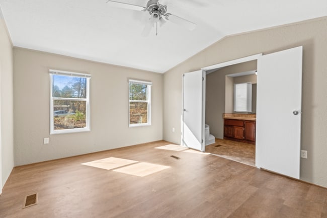 Photo - 15807Country Way