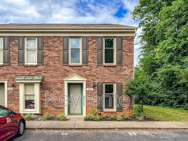 Building Photo - 128 Durwood Rd Unit H-LEASE ONLY Rental