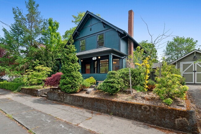 Building Photo - Beautifully Restored 3-Bedroom Home in Historic Section of Oregon City