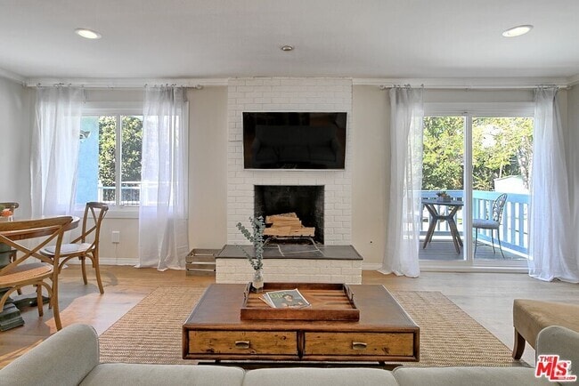 Building Photo - 1931 Country Pl Rental