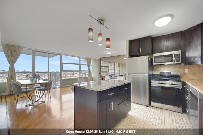 Building Photo - 6050 JFK Blvd E Unit 15E