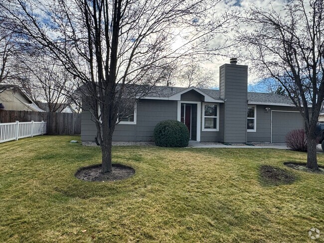 Building Photo - Renovated 2 bedroom 1 bathroom home