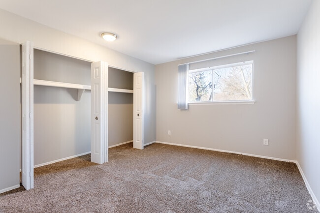 2 BR, 1 BA - 880 SF