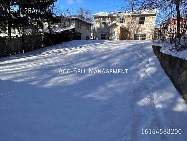 Photo - 530 Hall St SE