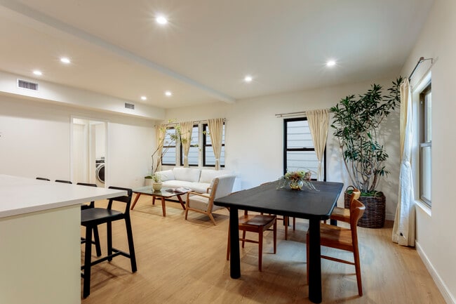 Photo - 4541 Melbourne Ave Unidad 3