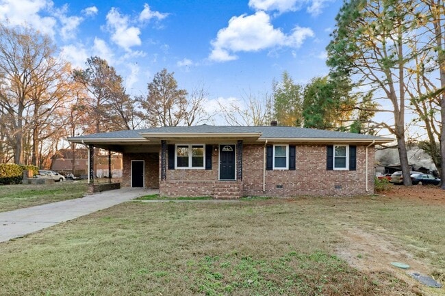 Building Photo - MOVE-IN READY! 3 BR, 1 BA Brick Ranch *EXCELLENT Wayne Mem. Drive Location!*