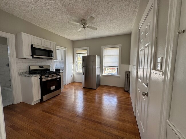 Building Photo - 905 Roosevelt Ave Unit 2