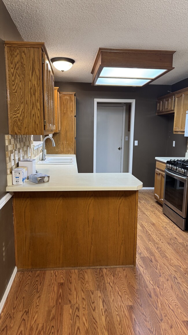 Kitchen - 3201 E Louisville St