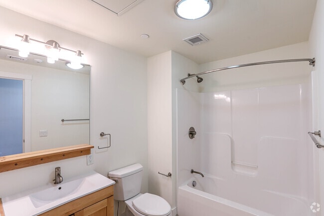Park 87 - 3BR, 2BA - 1175SF - Primary Bathroom