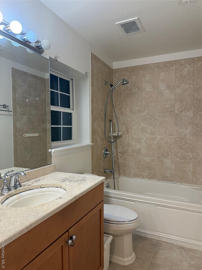 Photo - 2-16A Constitution Pl