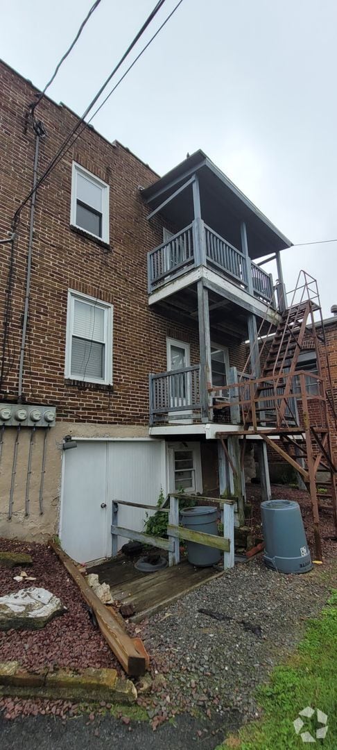 Building Photo - 4438 Kutztown Rd Unit 2R Rental