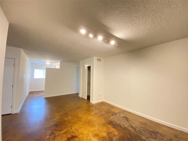 Photo - 1112 Lawrence St Unit 13