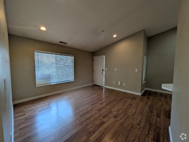 Building Photo - 861 W Columbia Ln Rental