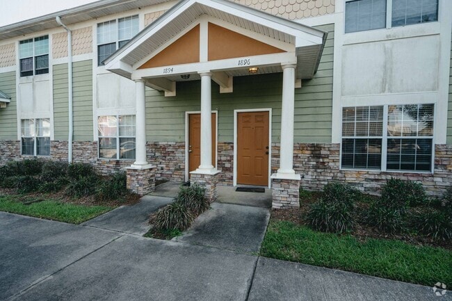 Building Photo - Super cute 3 Bedroom/3Bathroom Townhome in...