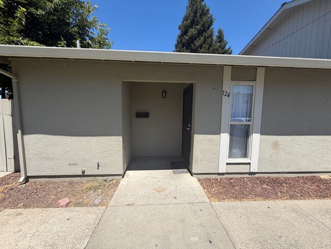 Building Photo - 124 Del Norte Ct