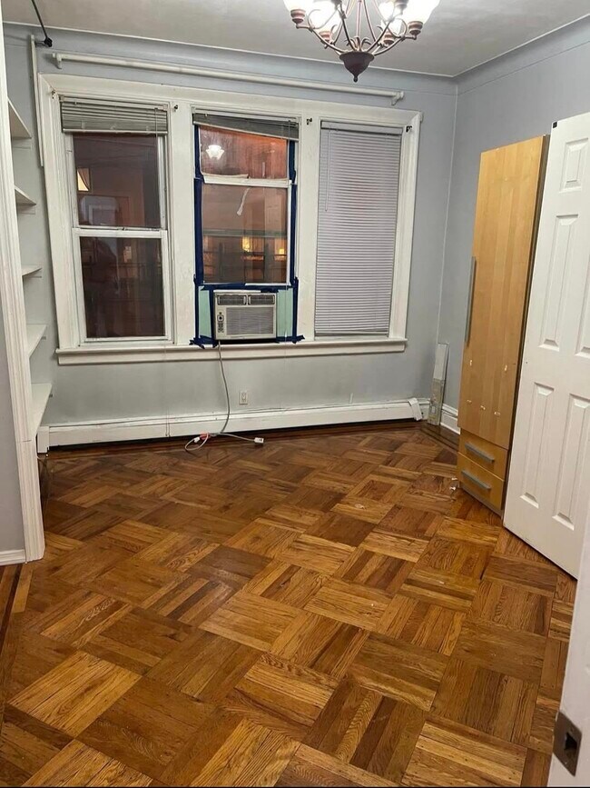 Photo - 275 MANHATTAN Ave Casa