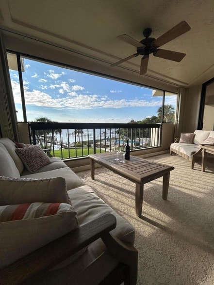 Photo - 625 NW North River Dr Unidad 303