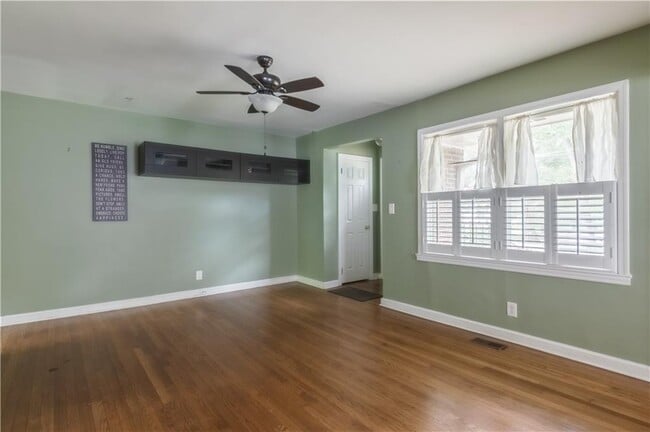 Photo - 564 Parker Ave Casa