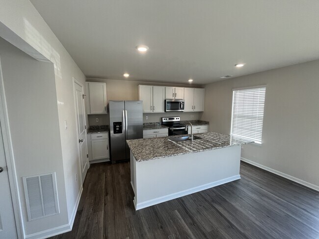 Photo - 299 Toulouse Ln