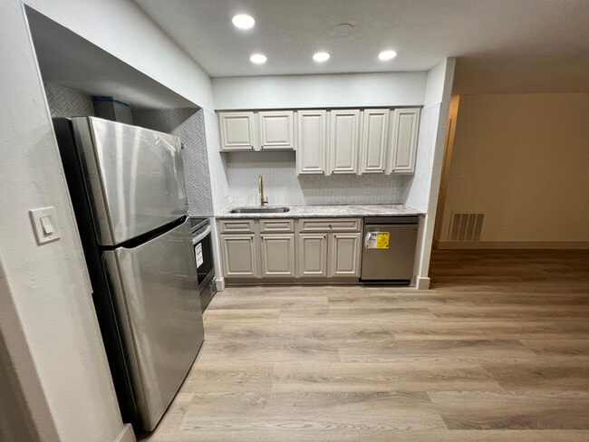 Photo - 5137 Dartmouth Ave N