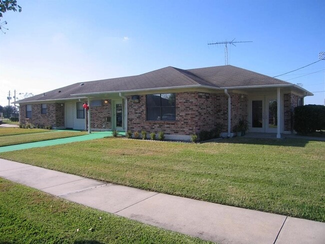 Building Photo - 1207 Miracle Dr Rental