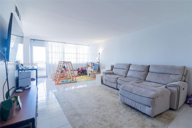 Photo - 250 174th St Unit 1115