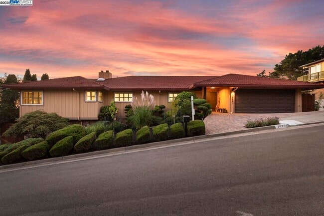 Building Photo - 10336 Greenview Dr Rental
