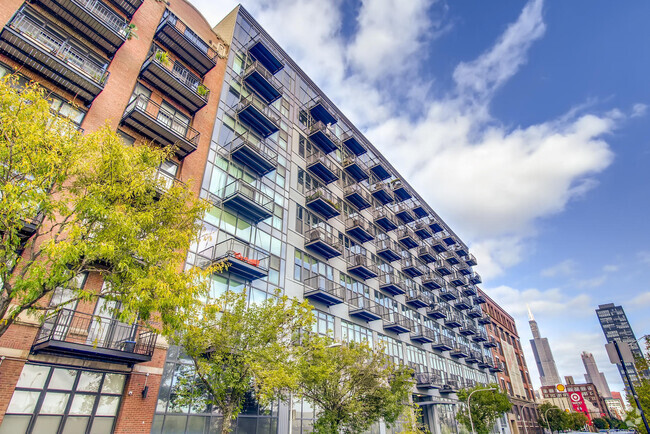 Building Photo - 1224 W Van Buren St Unit 608 Rental
