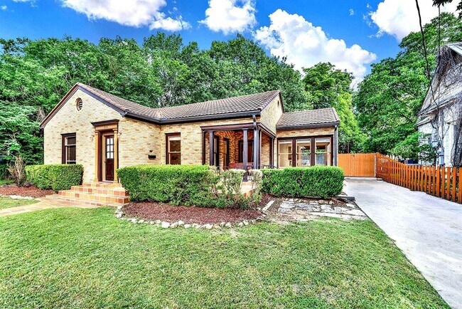 Photo - 608 W Hopkins St