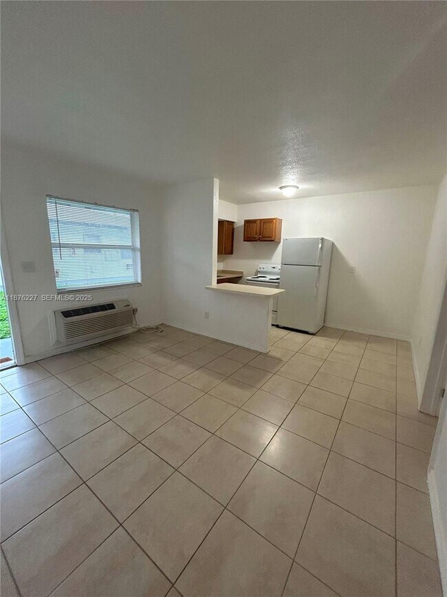 Photo - 1119 NE 15th St Unidad 2