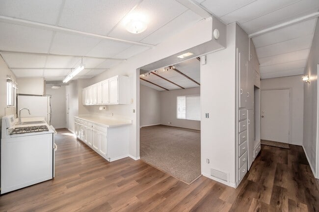 Photo - Beautiful Newly Renovated 3 Bed - 1 Bath Pet Friendly Home in Bountiful! Available NOW!